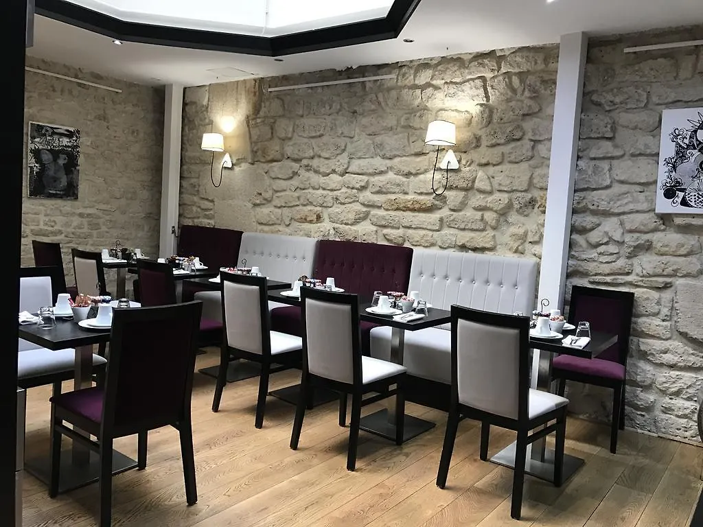 Jacques De Molay Hotel