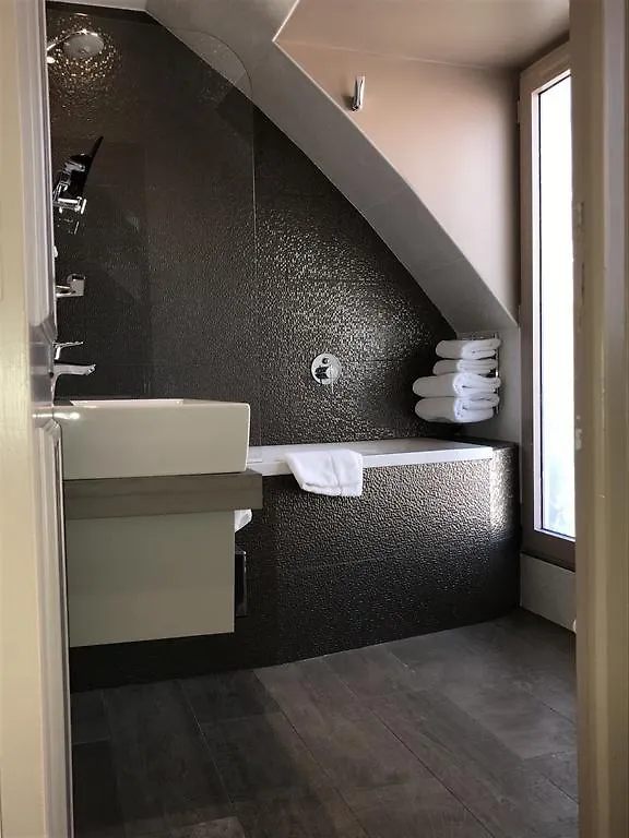 Jacques De Molay Hotel