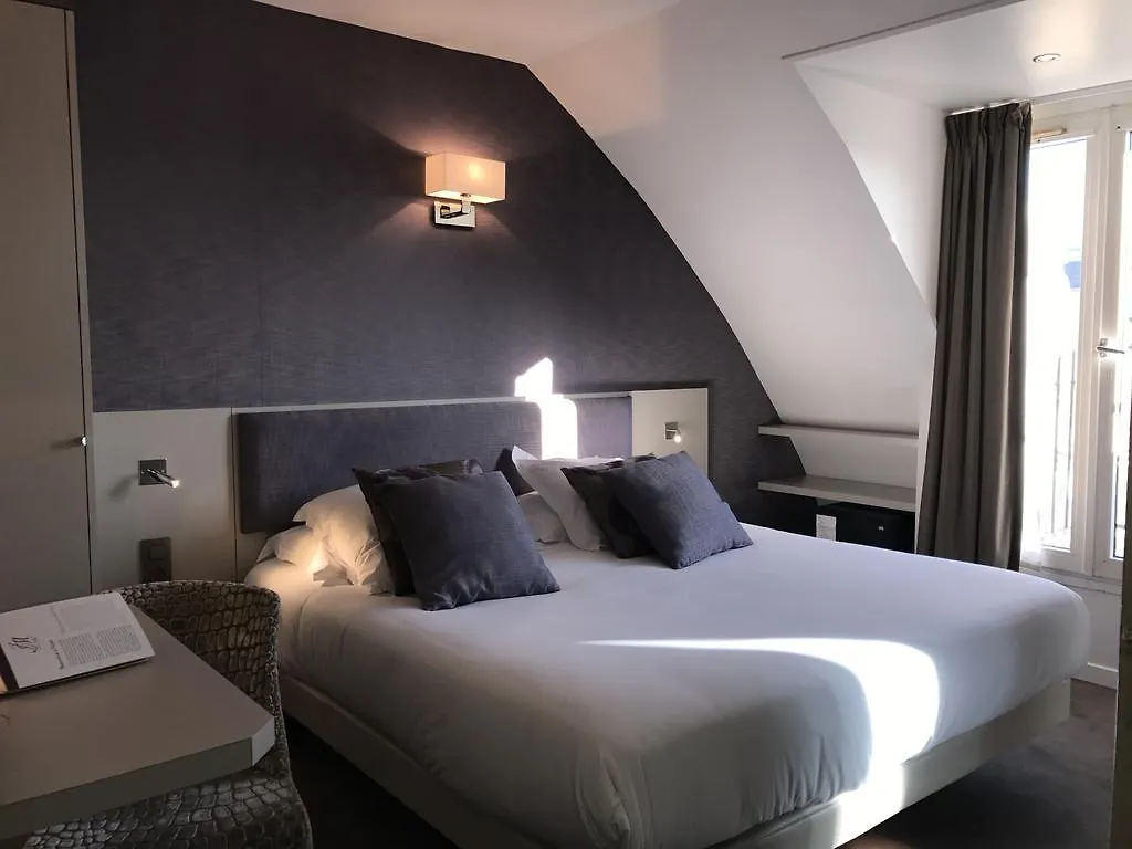 Jacques De Molay Hotel 3*
